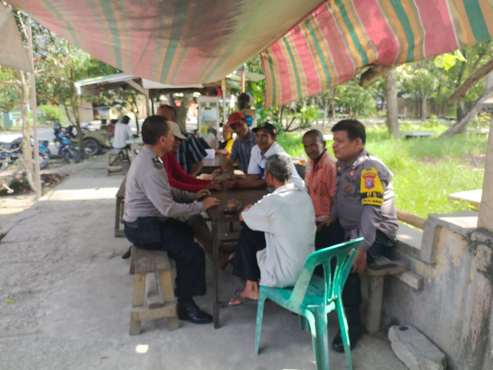 Sat Binmas Polres Tanjungbalai Masuki Warkop Ajak Warga Cegah Aksi Balap Liar