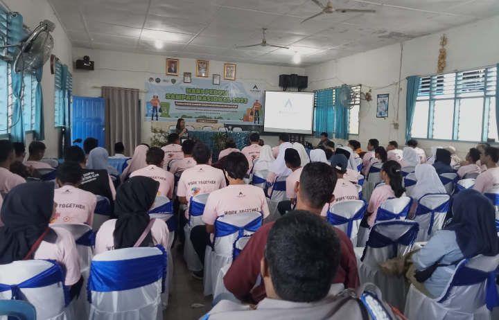 Seminar pengenalan sistem ekonomi sirkular dalam pengelolaan sampah yang dilaksanakan PTAR di aula pertemuan SMPN 1 Batangtoru. 