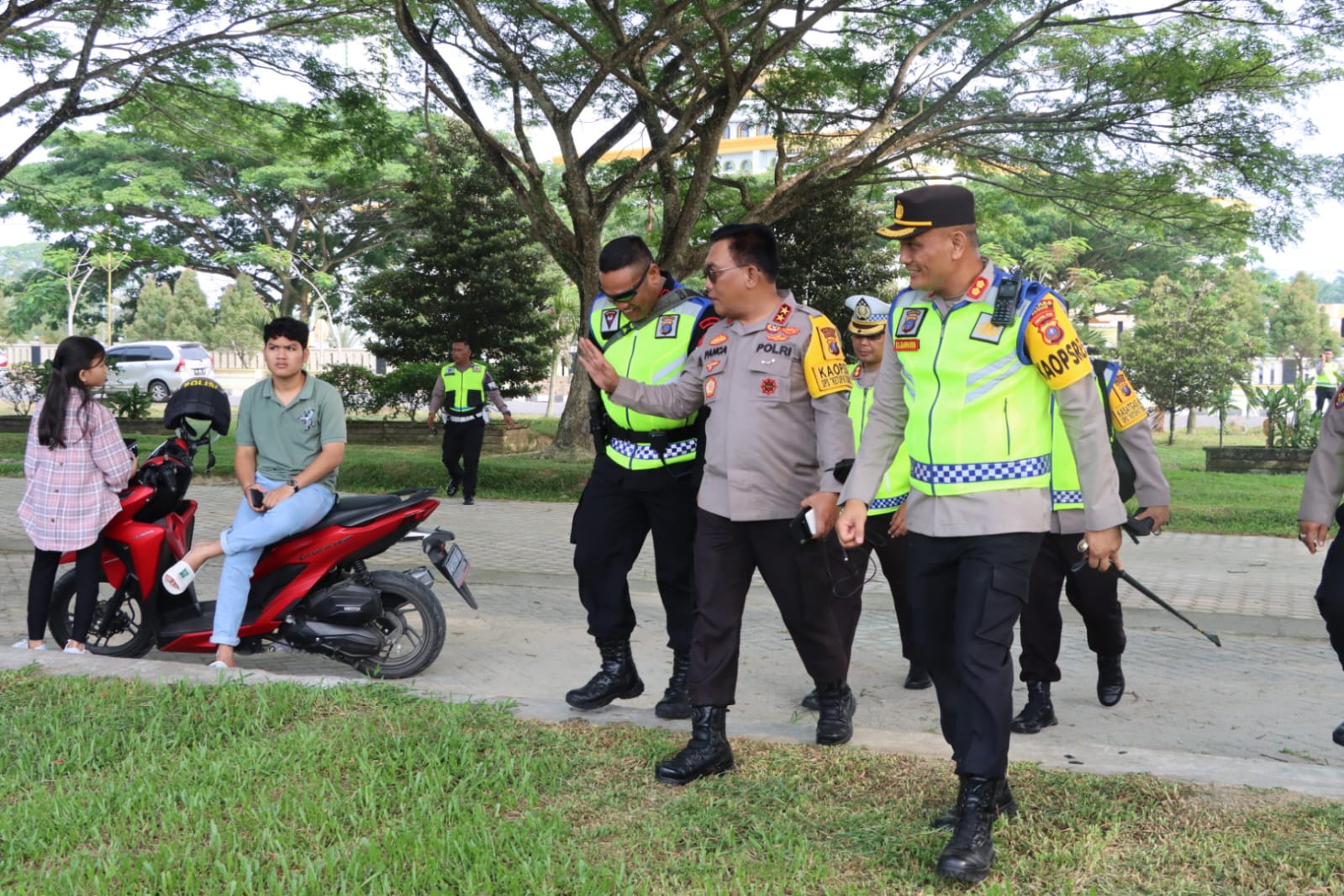 Pantau Arus Mudik di Asahan, Kapolda Sumut Naik Helikopter