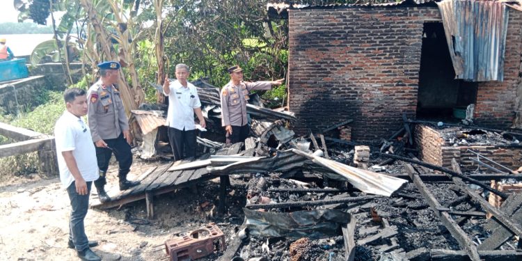 Tolong.... Ada Empat Rumah dan Dua Boat Terbakar di Sei Nangka Asahan