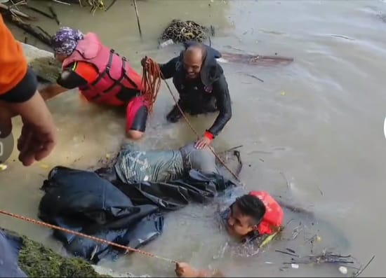 Dinyatakan Hanyut, Jenazah Sahrul Ngapung di Sungai