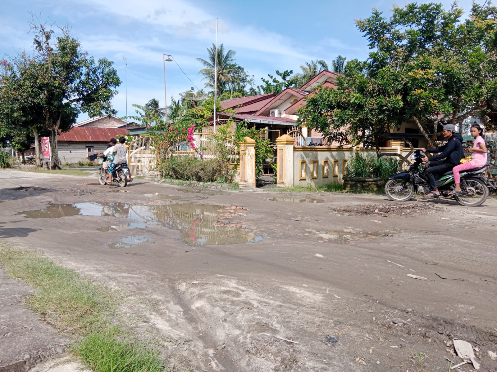 Hore... Jalan Desa Serdang akan Segerah Diperbaiki 