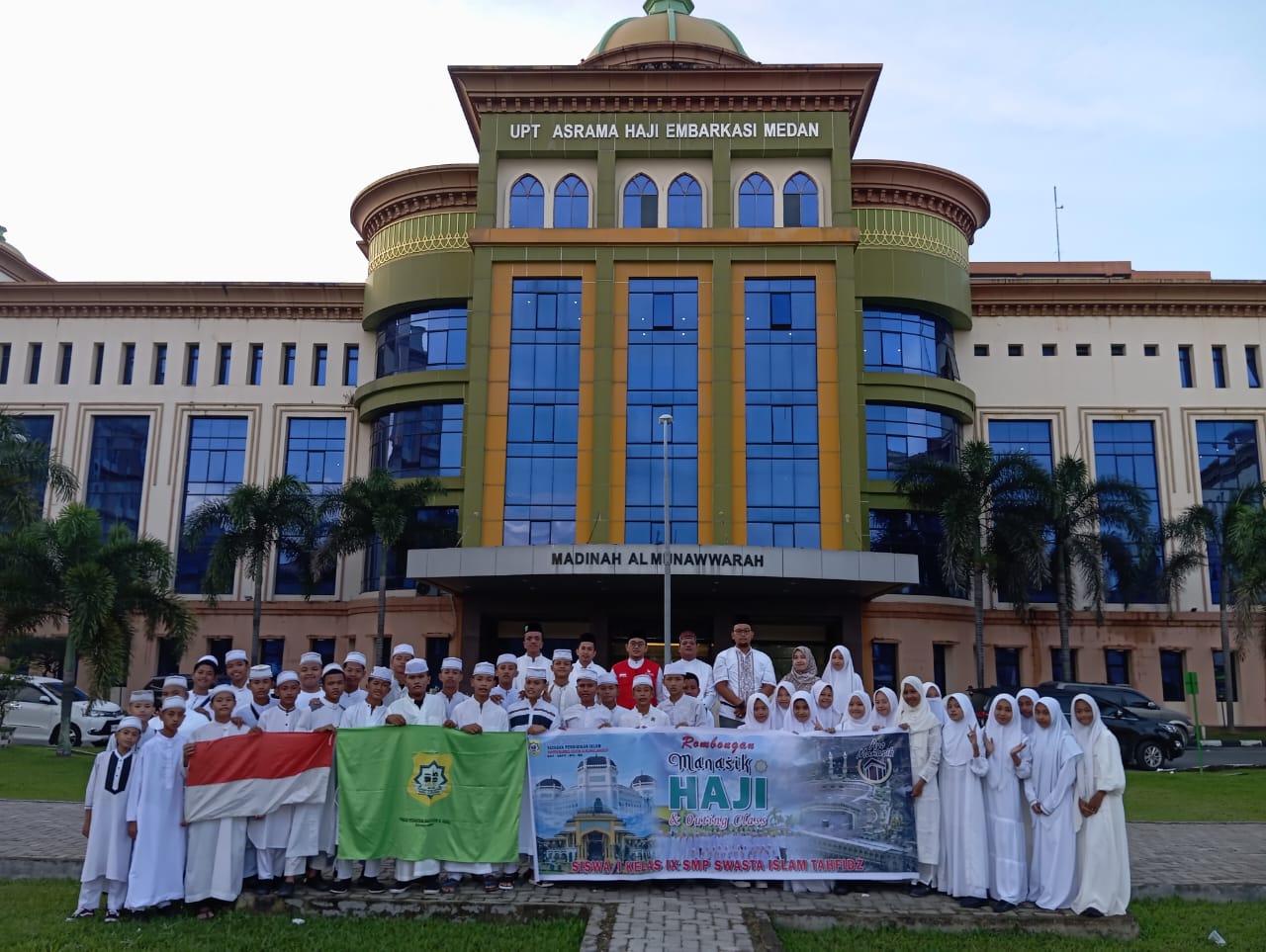 SMP IT Bahrul Uluum Al Kamal Laksanakan Manasik Haji dan Outing Class