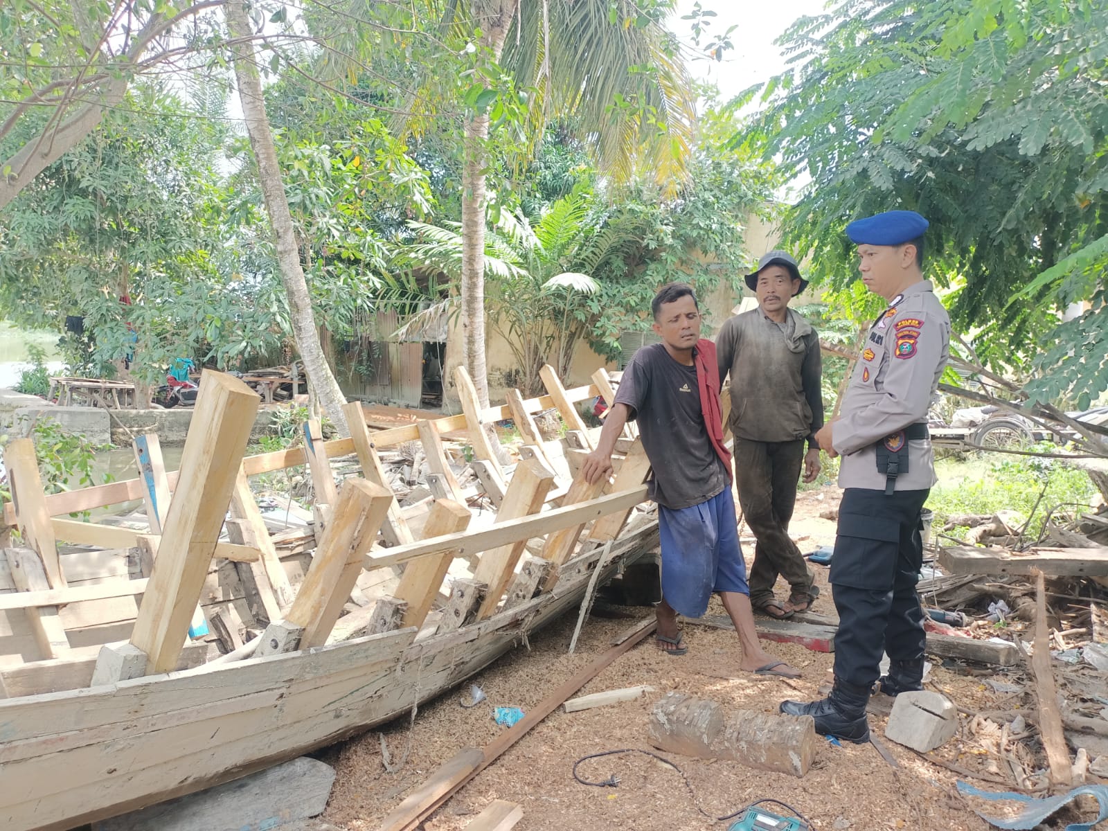 Personel Sat Polairud Polres Tanjungbalai Patroli Siang dan Sambangi Nelayan