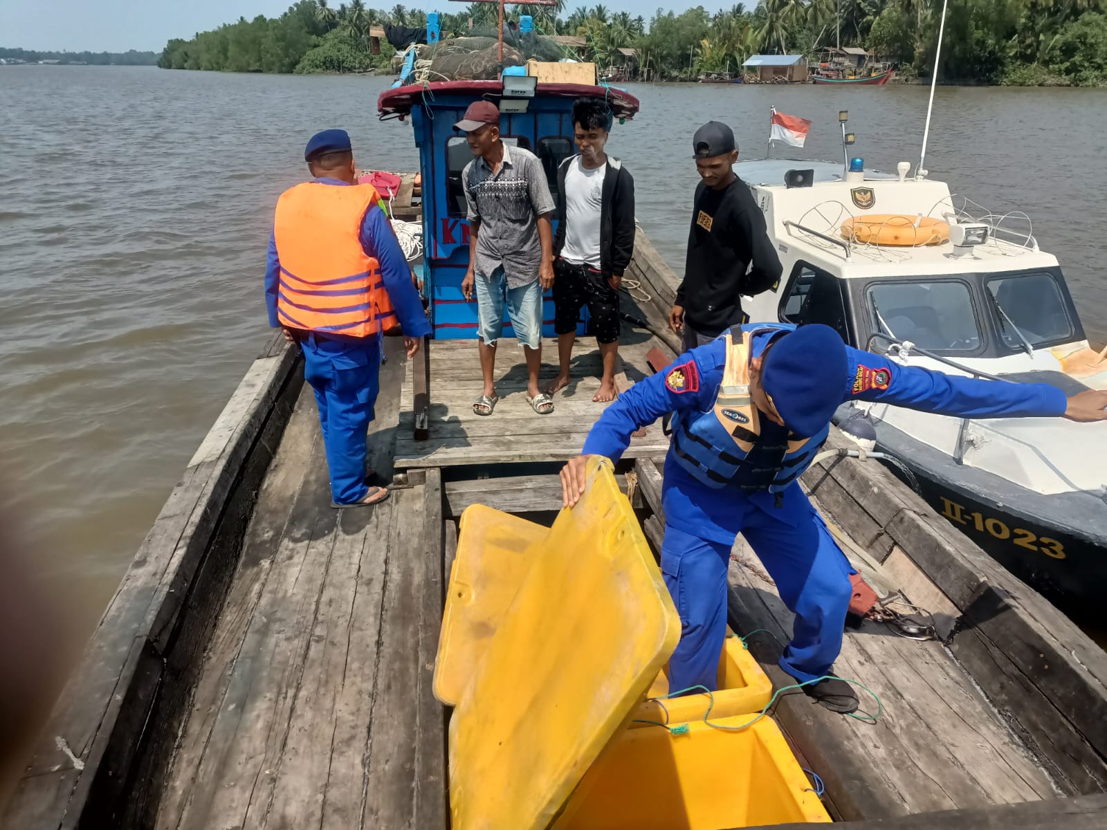 Personel Sat Pol Airud Tanjungbalai Cegat KM Azri