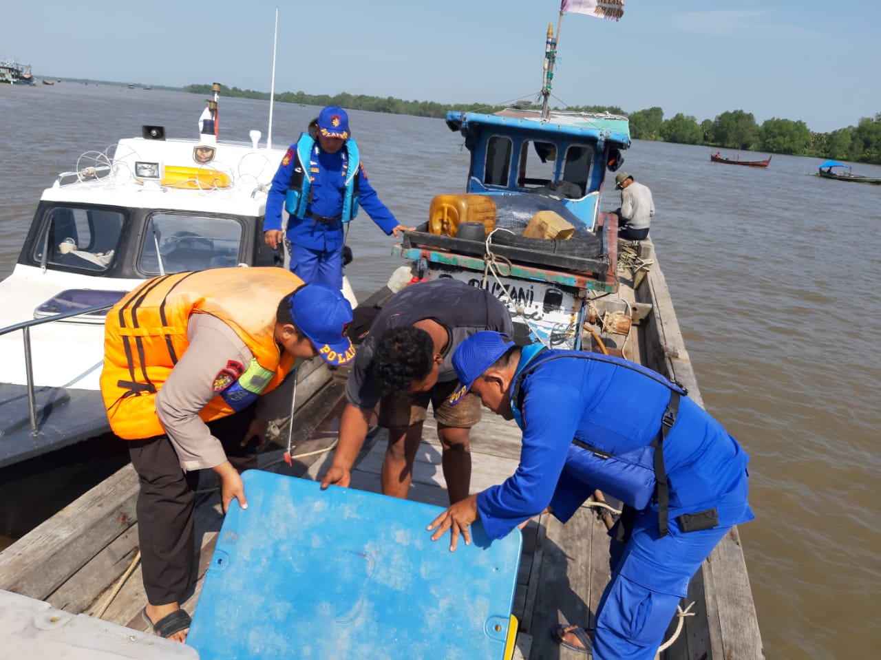 Sat Polairud Polres Tanjungbalai Periksa Kapal Nelayan