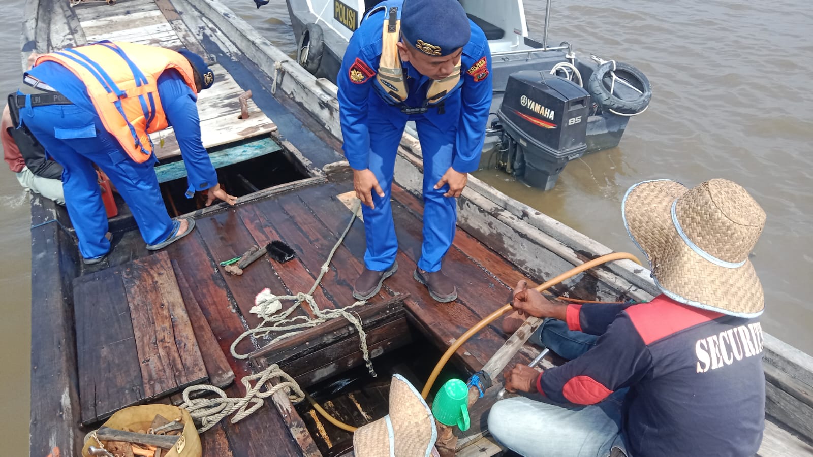 Sat Polairud Polres Tanjungbalai Kejar dan Periksa Kapal Tanpa Nama