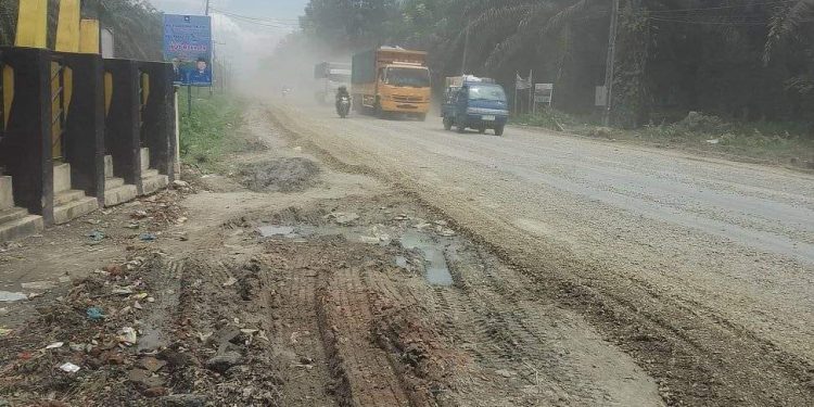 Debu Proyek Pelebaran Jalan Lintas Sumatra Diprotes Warga