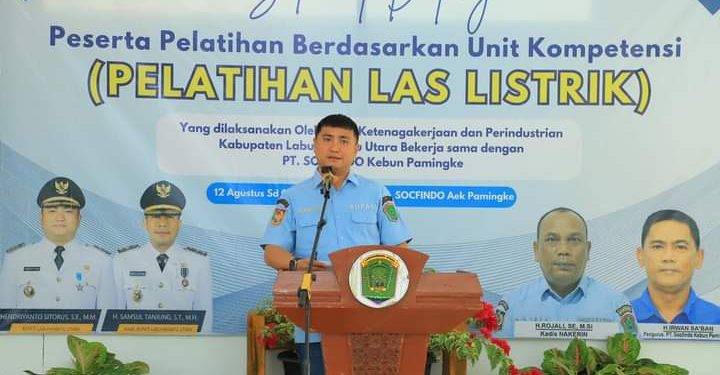 Bupati Labura, Hendriyanto Sitorus, membuka pelatihan las listrik