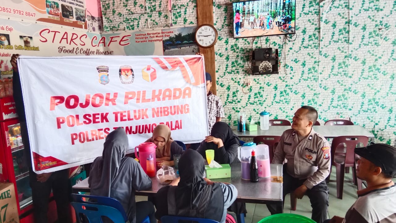 Pojok Pilkada, Personel Polsek Teluk Nibung Lakukan Pendekatan Diri dengan Warga