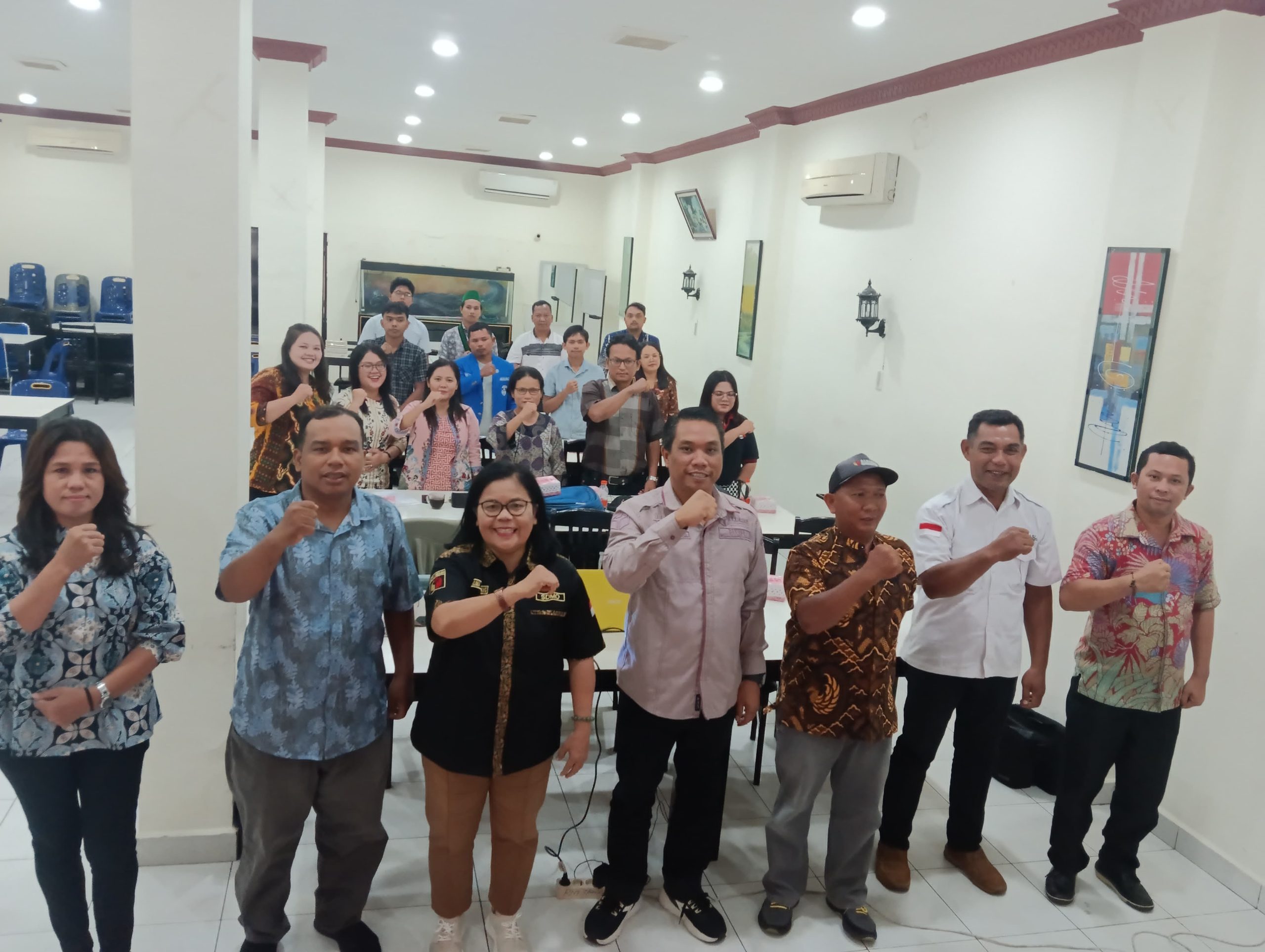 Panwascam Sibolga Selatan saat menggelar Sosialisasi Pengawasan Partisipatif Pilkada Tahun 2024 di Aula RM Thamrin, Kelurahan Kota Beringin, Kota Sibolga.