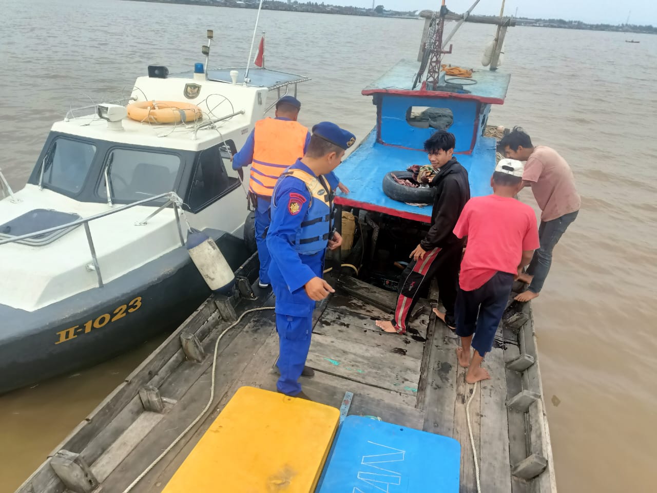 Sat Polairud Polres Tanjungbalai Periksa Kapal Tanpa Nama