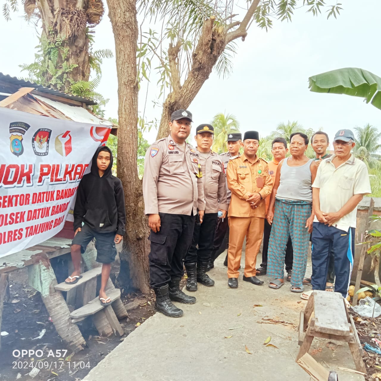 Personil Polsek Datuk Bandar Timur Sambangi Warga