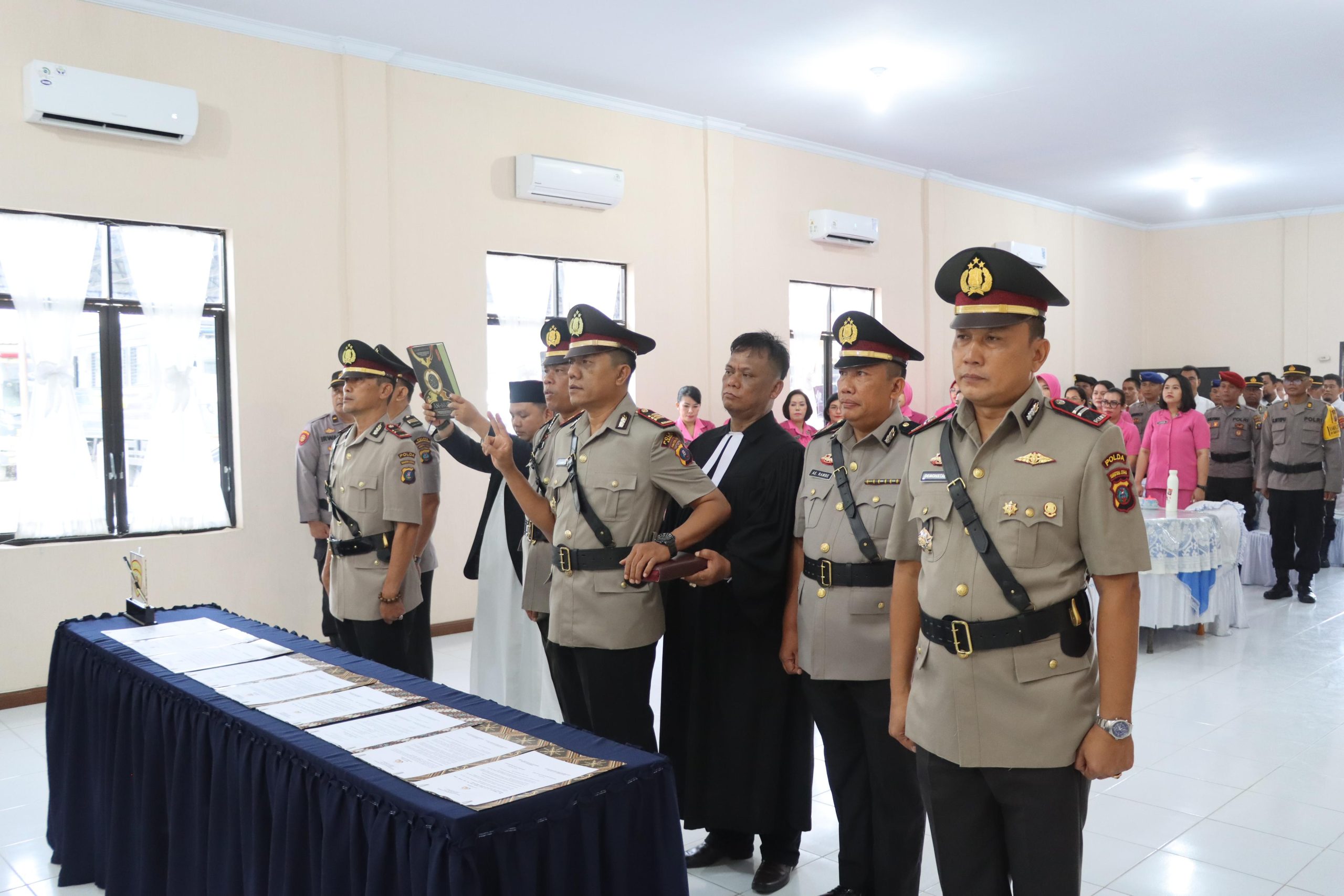 Polres Tanjungbalai Gelar Upacara Sertijab Kasat, Kasi Propam dan Kapolsek