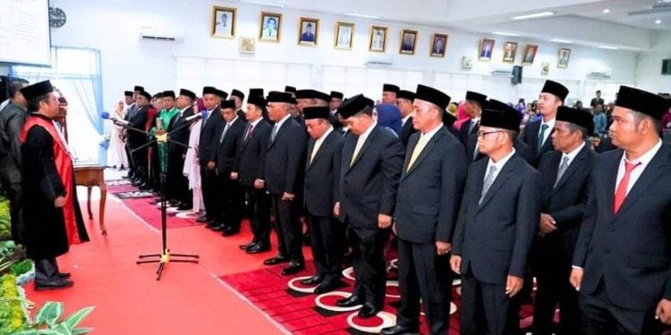 Proses pelantikan 45 Anggota DPRD Labuhanbatu.