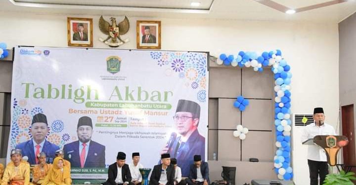 Pjs. Bupati Labura, Mulyono, memberikan kata sambutan pada acara Tabligh Akbar memperingati Maulid Nabi