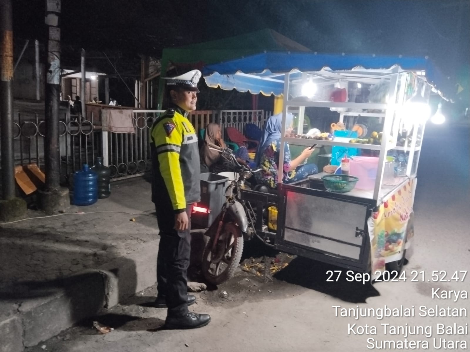 Personel Sat Lantas Polres Tanjungbalai Laksanakan Blue Light Patrol Kelilingi Kota