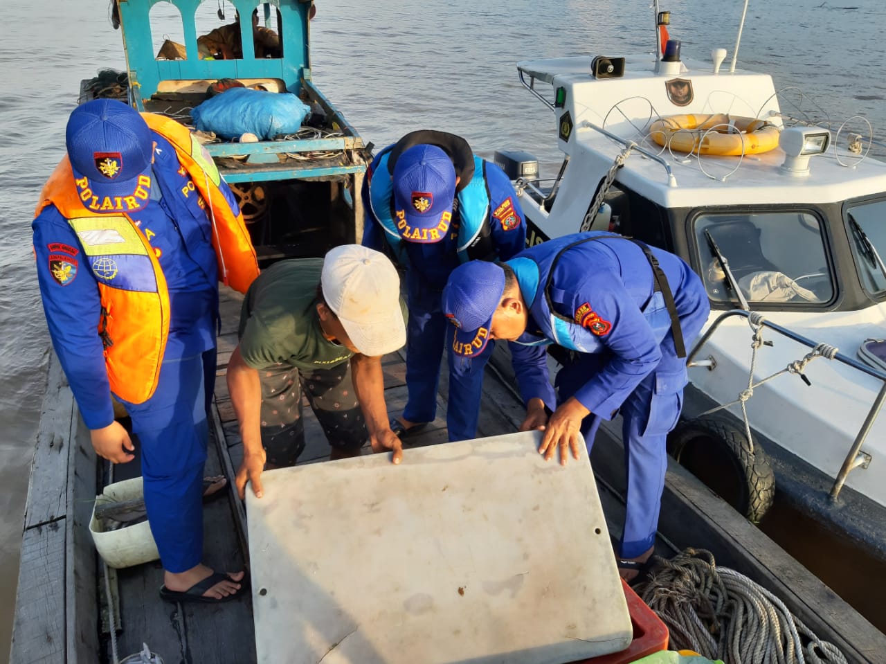 Sat Polairud Polres Tanjungbalai Hadang dan Periksa Kapal Tanpa Nama