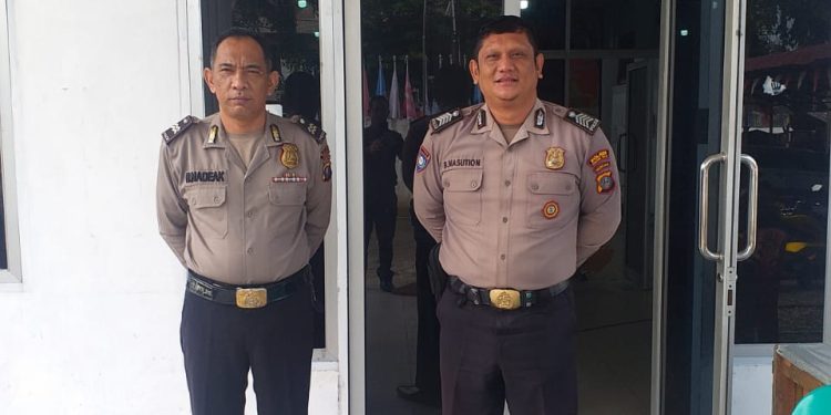 Personel Polres Tanjungbalai Laksanakan Penjagaan di Kantor KPU