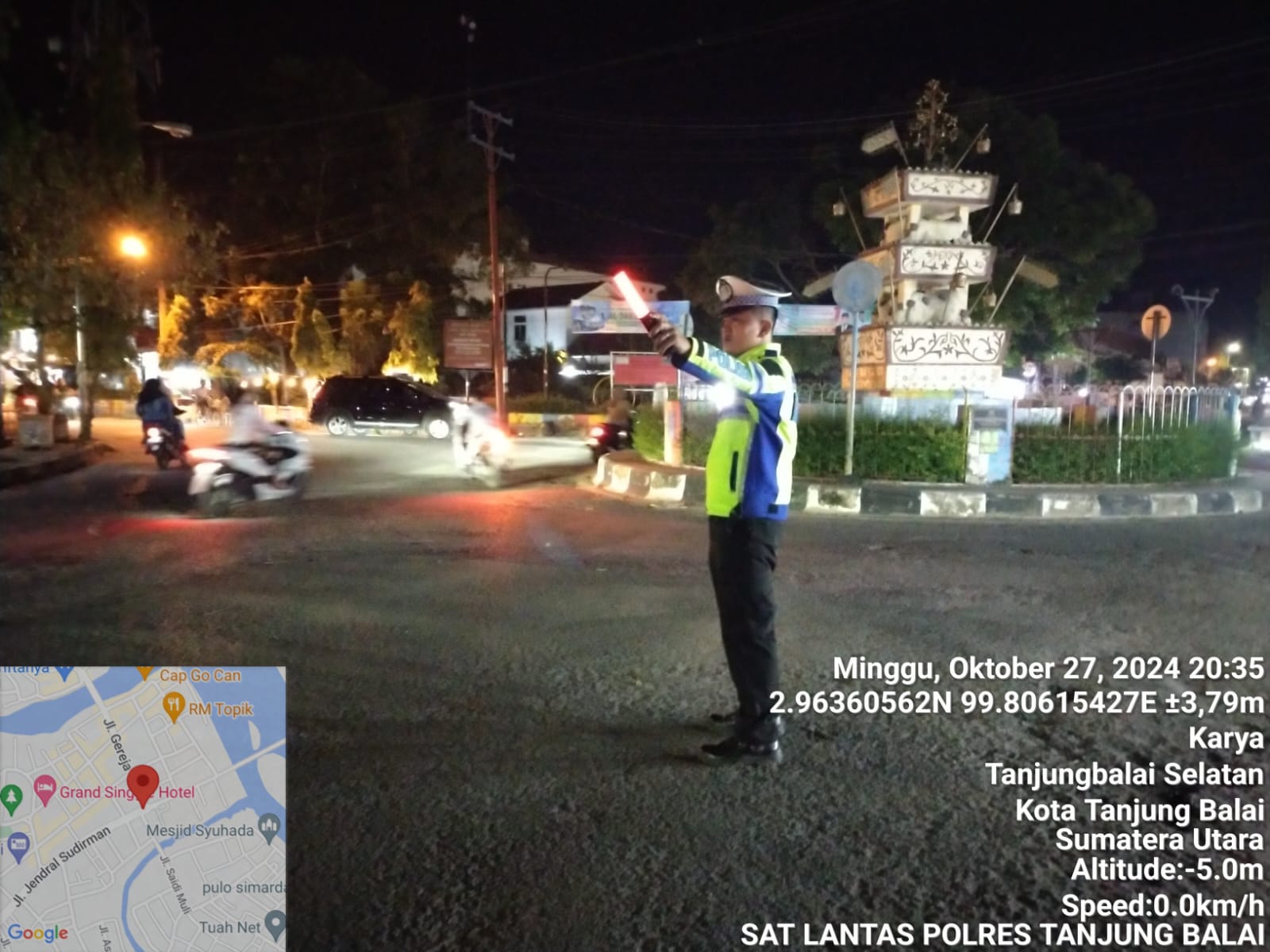 Personel Satlantas Polres Tanjungbalai Gelar Blue Light Patrol