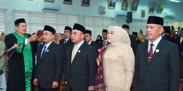 Empat Pimpinan DPRD Labuhanbatu saat pengambilan sumpah / janji jabatan.