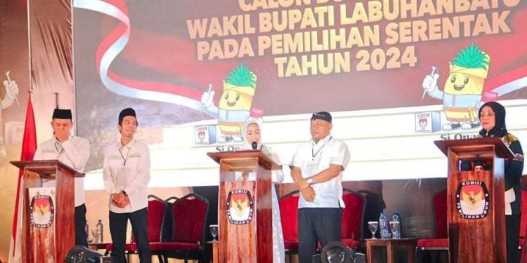 Assisten l Saksikan Debat Publik Kedua Calon Bupati-wakil Bupati Labuhanbatu