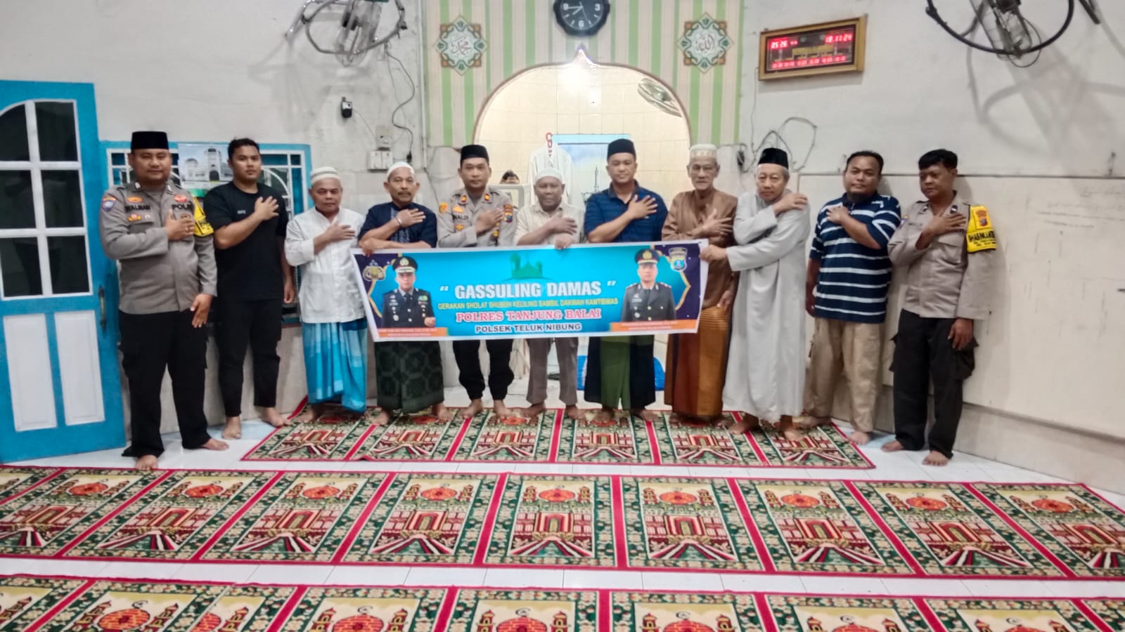 Personel Polsek Teluk Nibung Sampaikan Dakwah Kamtibmas di Musholla Al Ikhwan