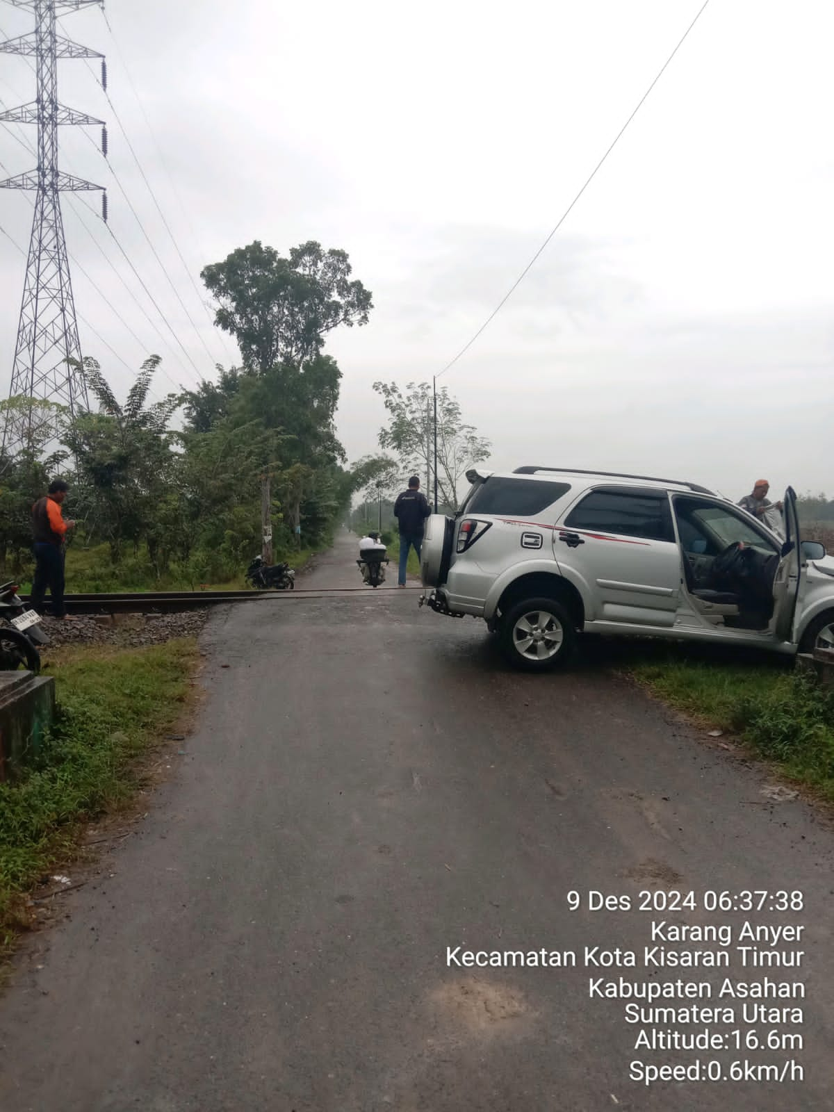 Lakalantas di Asahan, Mobil Toyota Ditabrak Kereta Api