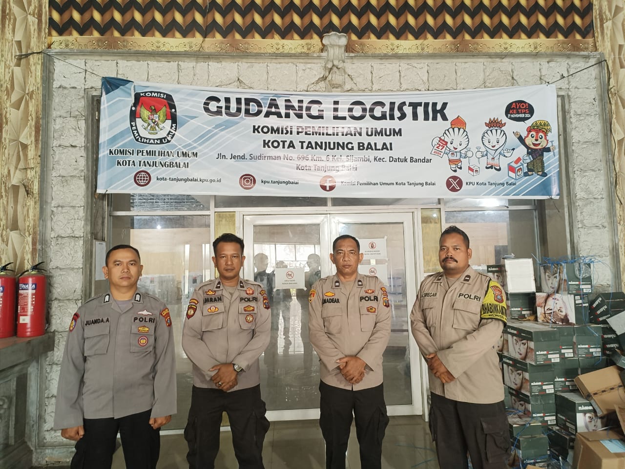 Personel Polres Tanjungbalai Jaga Gudang Logistik Pilkada