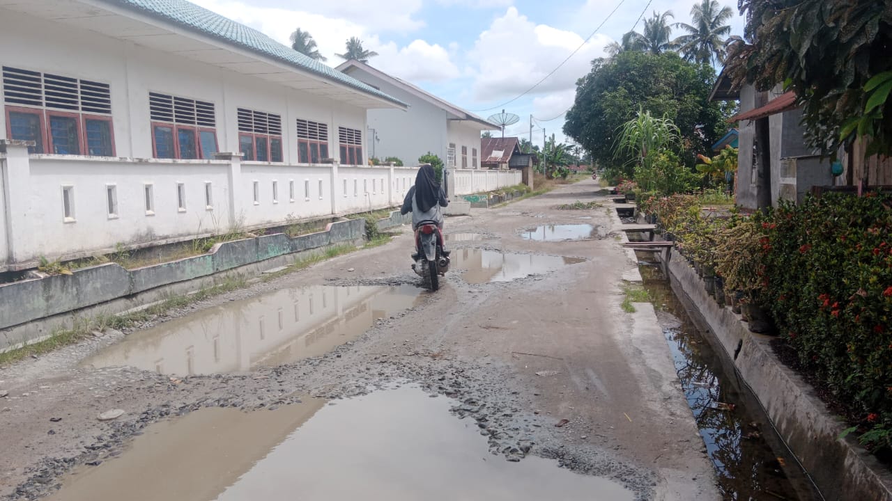 Tolong Perbaiki Jalan ke SDN 014691 Serdang Meranti