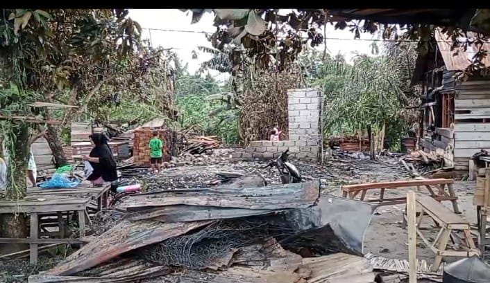 Rumah warga yang terbakar 