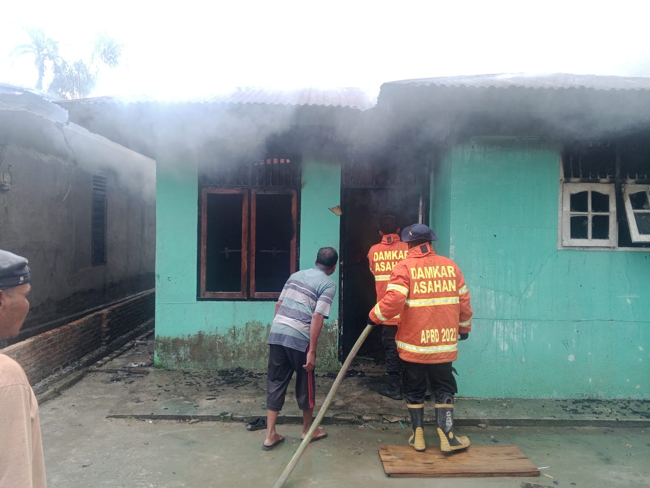 Dua Rumah Warga di Air Batu Asahan Terbakar, Ini Videonya