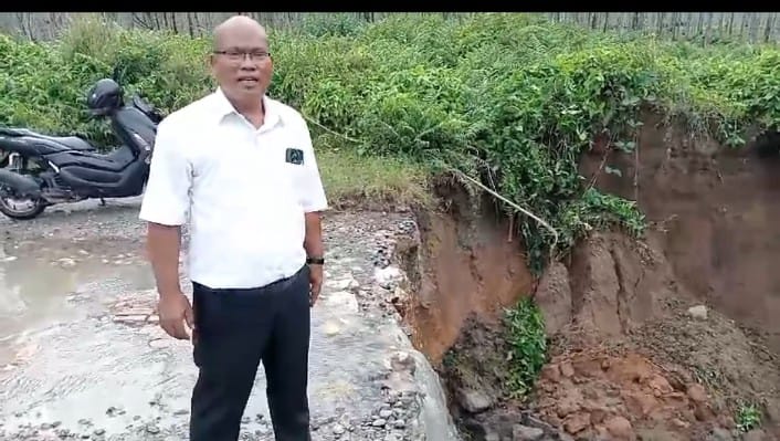 Jalan Penghubung Kecamatan Bandar Pasir Mandoge-Bandar Pulau Asahan Putus