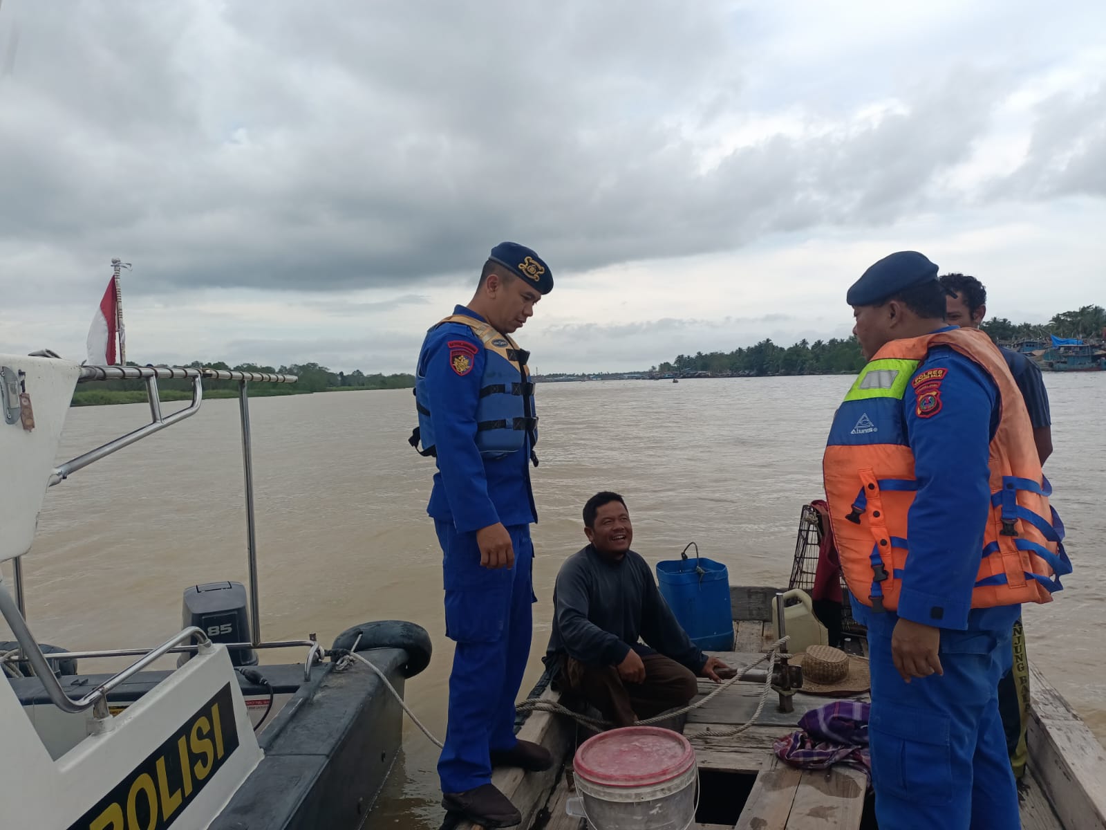 Dalam rangka untuk mencegah masuknya barang selundupan/ ilegal melalui perairan Tanjungbalai dengan menggunakan kapal,