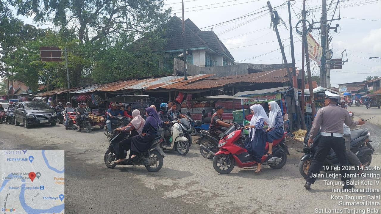 Personel Polres Tanjungbalai Urai Kemacetan Arus Lalu Lintas